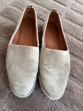 Frye Women's Suede Flats in Light Taupe